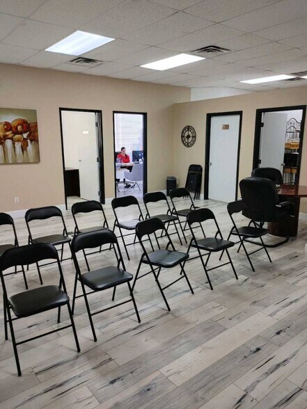 More Photos Of 8867 W Flamingo Rd, Las Vegas Office For Sale