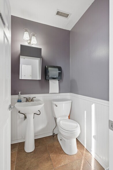 More Photos Of 2799 Bransford Ave, Nashville Office For Sale