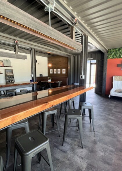 More Photos Of 224 N 2nd St, Hanna City Restaurant For Sale