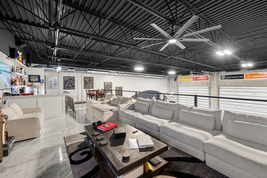 More Photos Of 1111 N 34th St, Tampa Self Storage For Sale