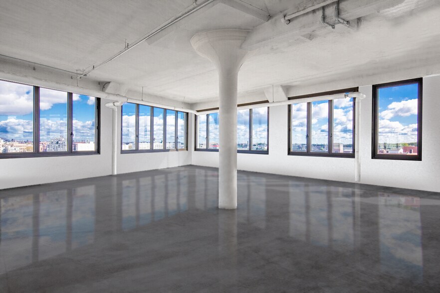 More Photos Of 33-02 Skillman Ave, Long Island City Showroom For Lease