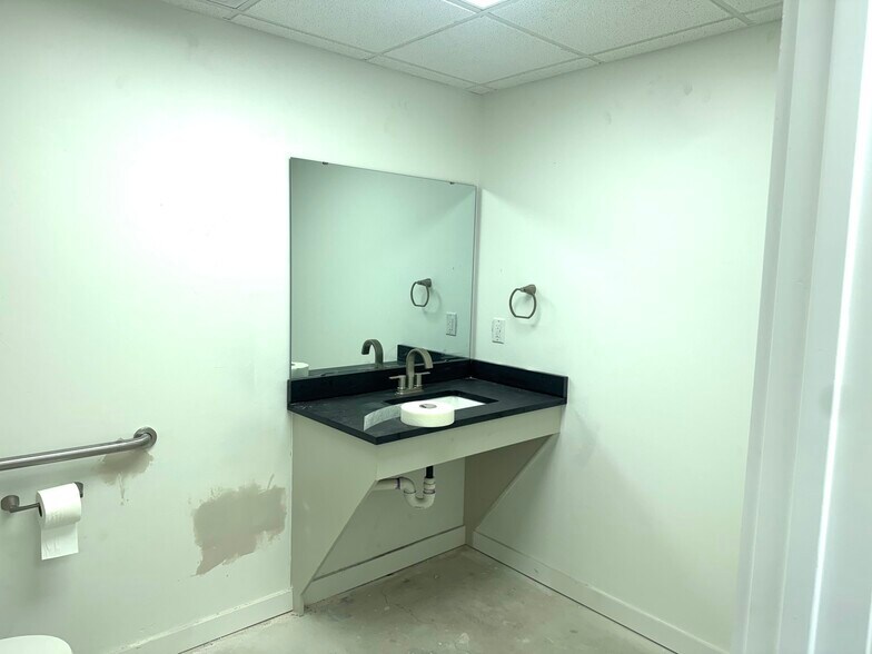 More Photos Of 201 SE 3rd St, Oklahoma City Office For Lease