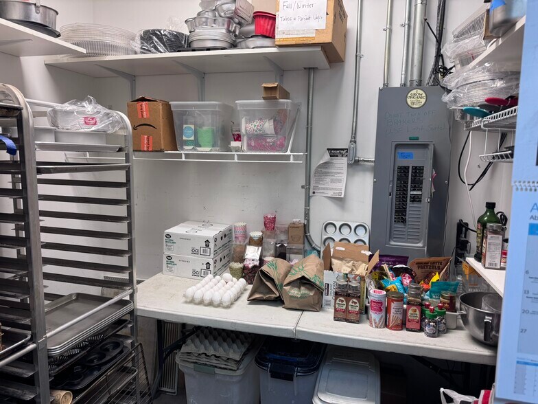 More Photos Of 1616 Battleground Ave, Greensboro Freestanding For Lease