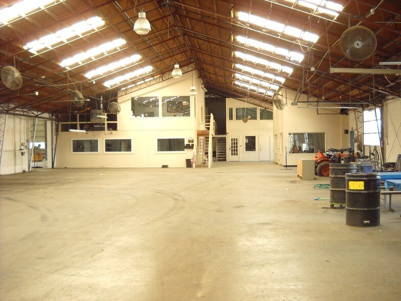 More Photos Of 201 Exposition St, Denton Warehouse For Sale