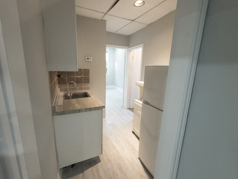 More Photos Of 504 Main St E, Hamilton Storefront Retail Residential For Lease
