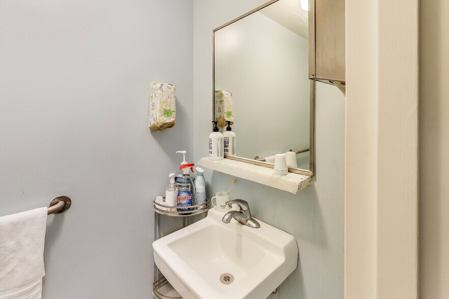 More Photos Of 6400 Seven Corners Pl, Falls Church Office For Sale