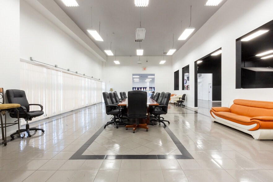 More Photos Of 505 S Main St, Santa Ana Storefront For Sale