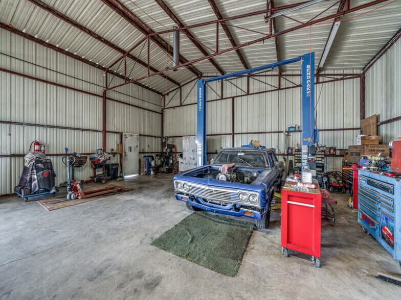 More Photos Of 601 S Storts St, Poth Industrial For Sale