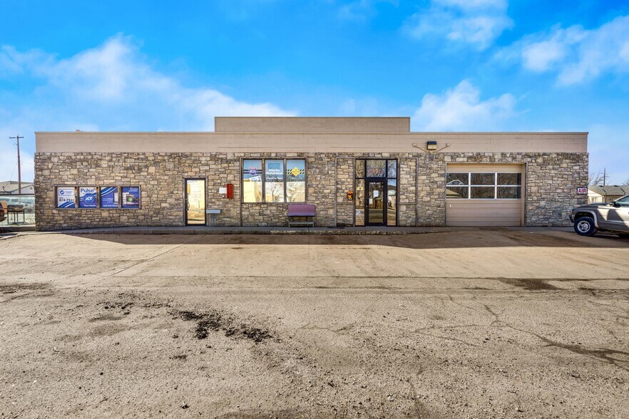 More Photos Of 106 W 4th St, Severance Warehouse For Sale