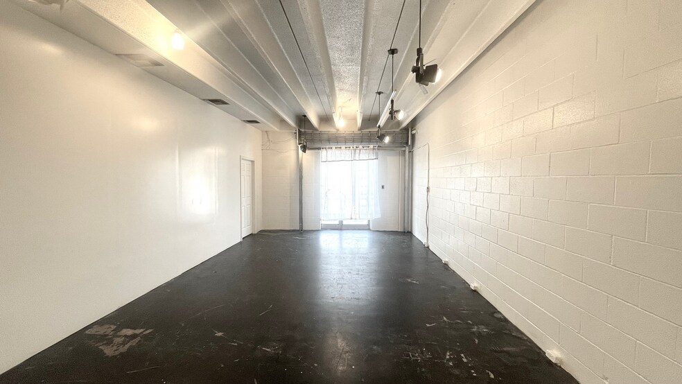 More Photos Of 7031 Ray Bon Dr, San Antonio Storefront Retail Office For Lease