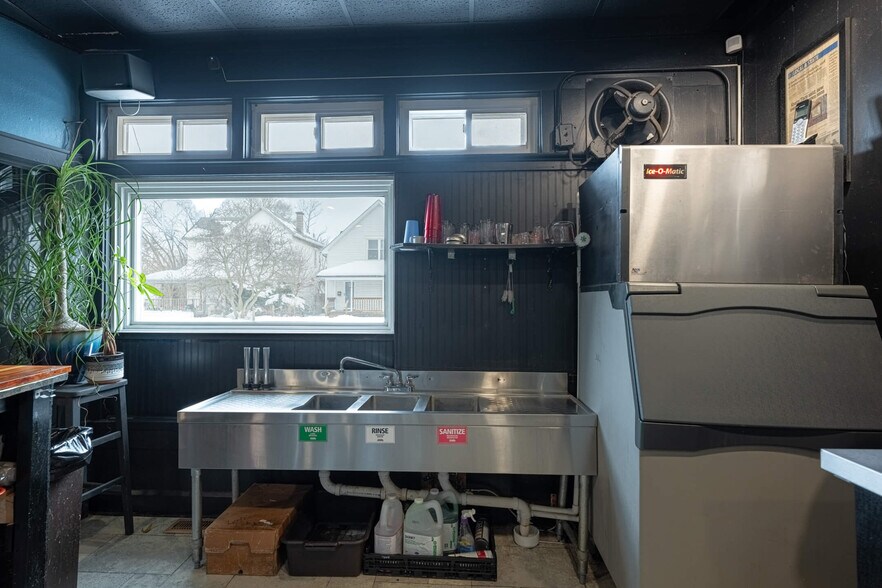 More Photos Of 229 N Belmont Ave, Springfield Storefront Retail Residential For Sale