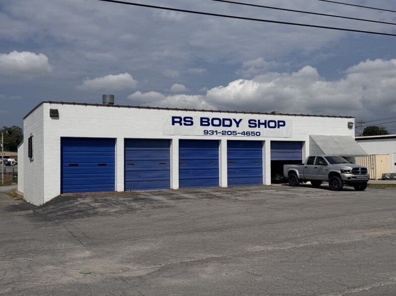 More Photos Of 102 Prince St, Shelbyville General Retail For Sale