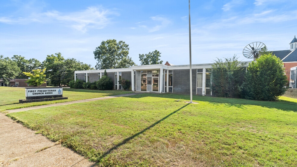 More Photos Of 507 Hickory St, Texarkana Office For Sale