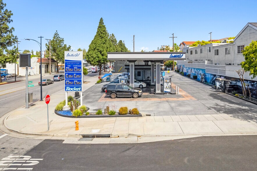More Photos Of 250 S Glenoaks Blvd, Burbank Service Station For Sale