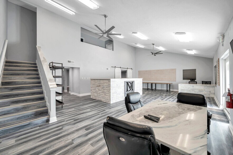 More Photos Of 7949 Ulmerton Rd, Largo Storefront For Sale