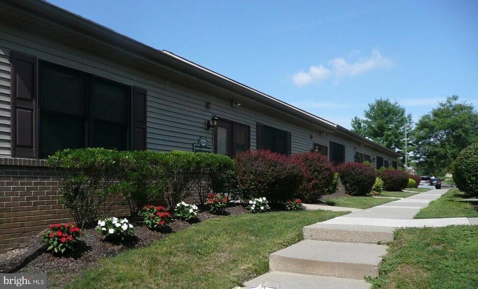 More Photos Of 1609 Woodbourne Rd, Levittown Office For Lease