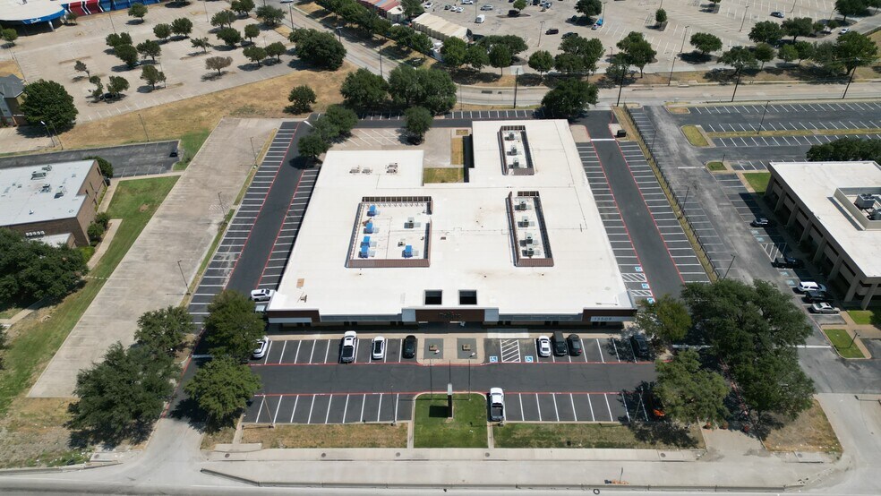 More Photos Of 13509 Lyndon B Johnson Fwy, Garland Office For Sale