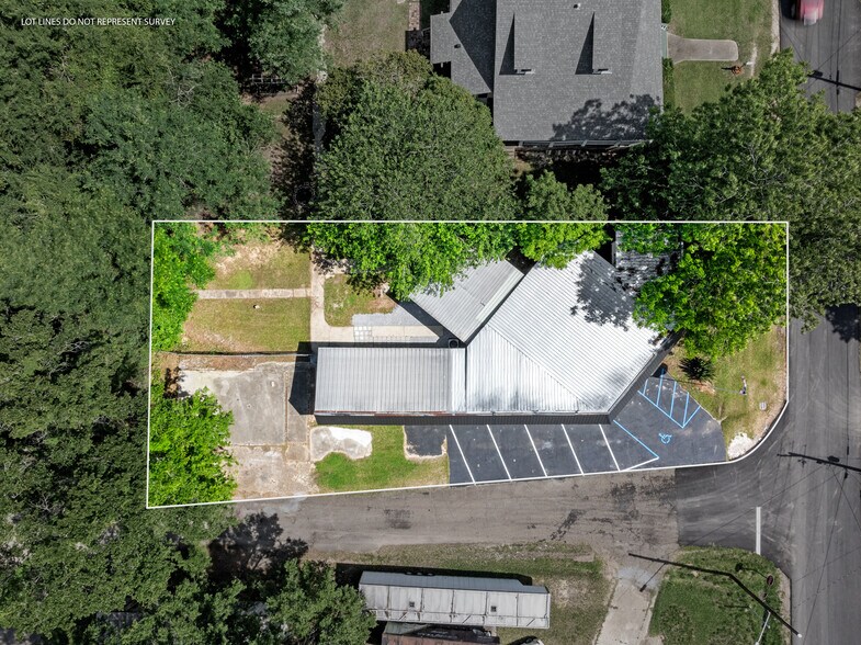 More Photos Of 106 Stevens St, Petal Freestanding For Lease