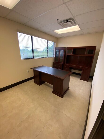 More Photos Of 1490 Sunshadow Dr, Casselberry Loft Creative Space For Lease
