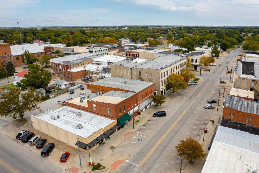 More Photos Of 113 W Harvey Ave, Wellington Office For Sale