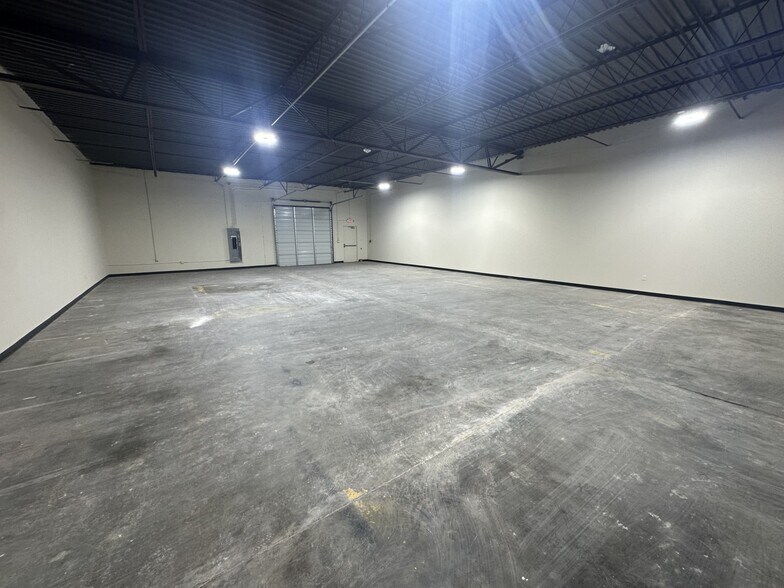 More Photos Of 1509-1521 Central Park Dr, Hurst Unknown For Lease
