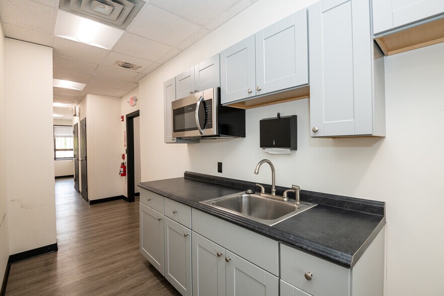 More Photos Of 599 North Ave, Wakefield Office For Lease