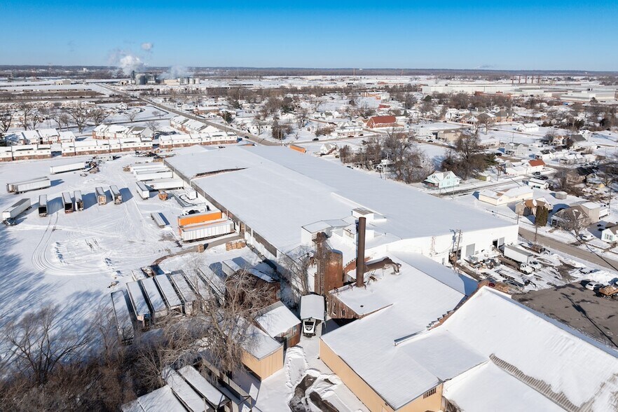 More Photos Of 1200 Bissell St, Venice Warehouse For Sale