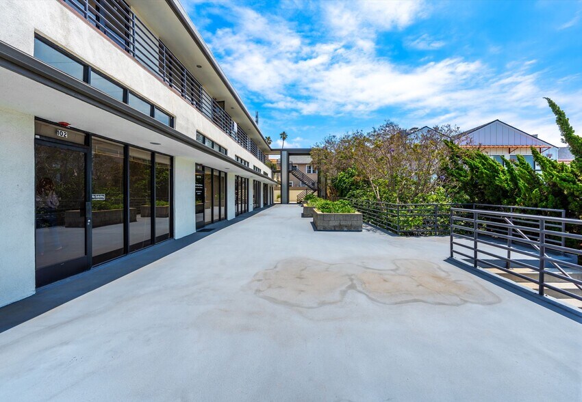 More Photos Of 220 S Pacific Coast Hwy, Redondo Beach Office Residential For Lease