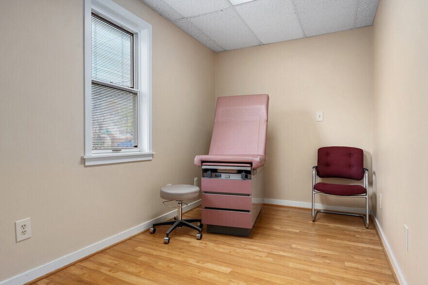 More Photos Of 207 Ridgely Ave, Annapolis Medical For Lease