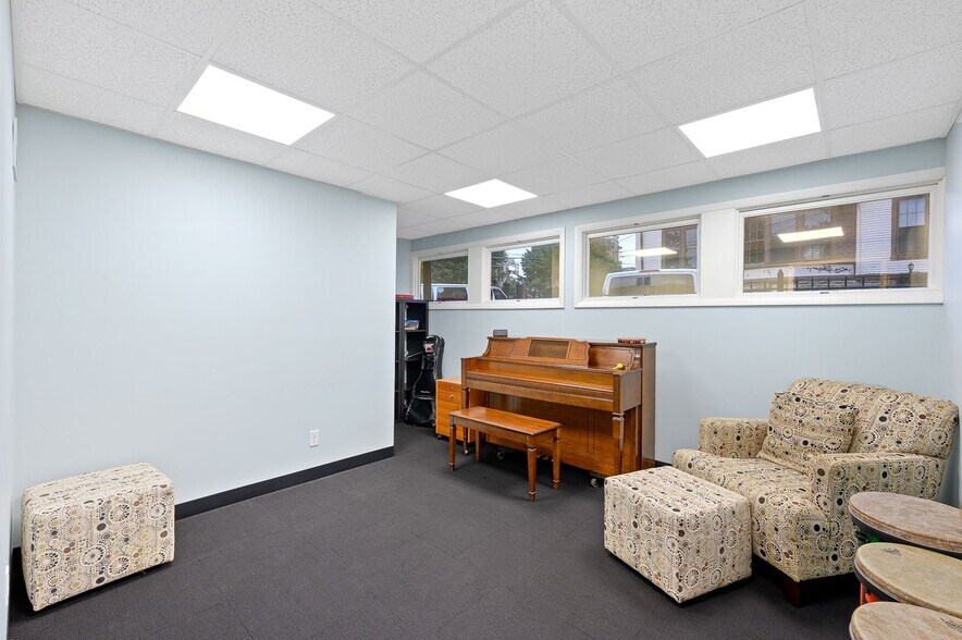 More Photos Of 71 E Hollister St, Cincinnati Medical For Lease