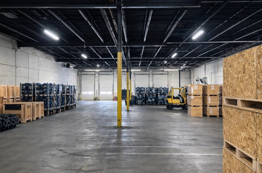 More Photos Of 800 S Gilbert St, Danville Warehouse For Lease