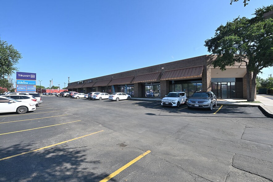 More Photos Of 1313 SE Military Dr, San Antonio Unknown For Lease