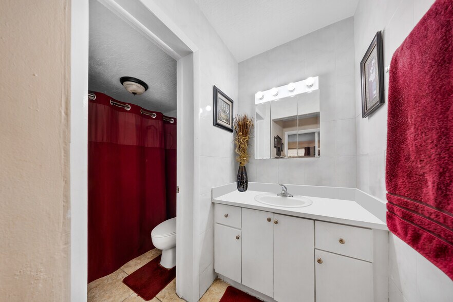 More Photos Of 980 NW 45th Ave, Miami Apartments For Sale