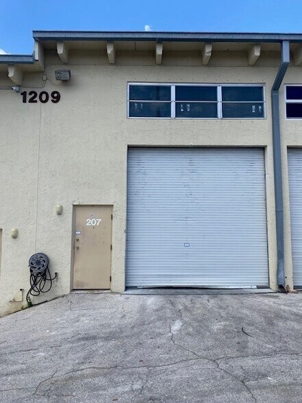 More Photos Of 1310 S Killian Dr, West Palm Beach Warehouse For Sale