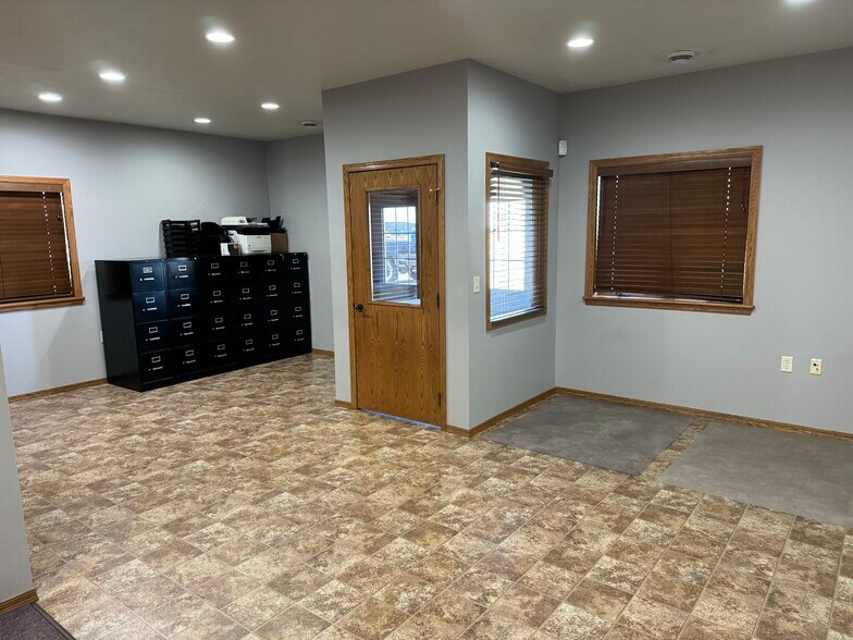 More Photos Of 1015 N 9th Ave, Brandon Industrial For Lease