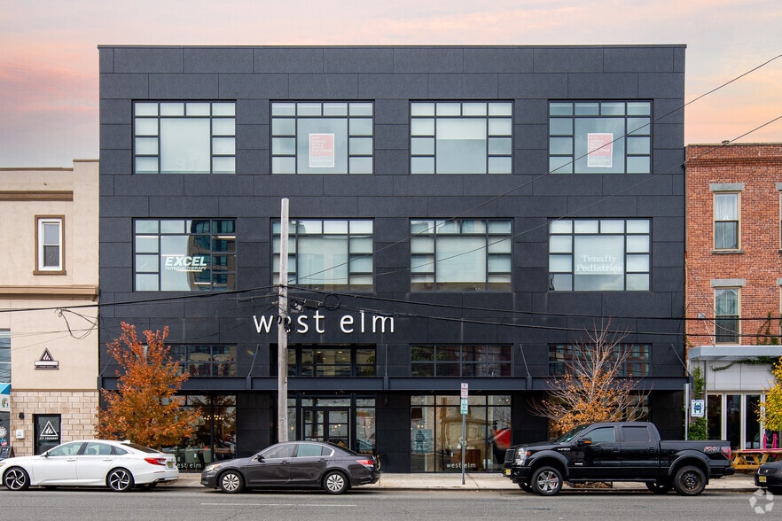 More Photos Of 333 15th St, Hoboken Office For Lease