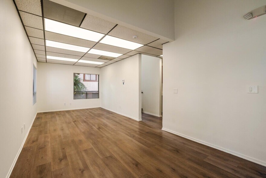 More Photos Of 1765 Goodyear Ave, Ventura Office For Lease