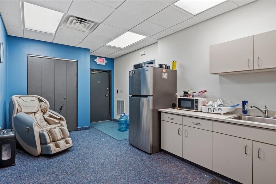 More Photos Of 1124 Centre West Dr, Springfield Office For Lease
