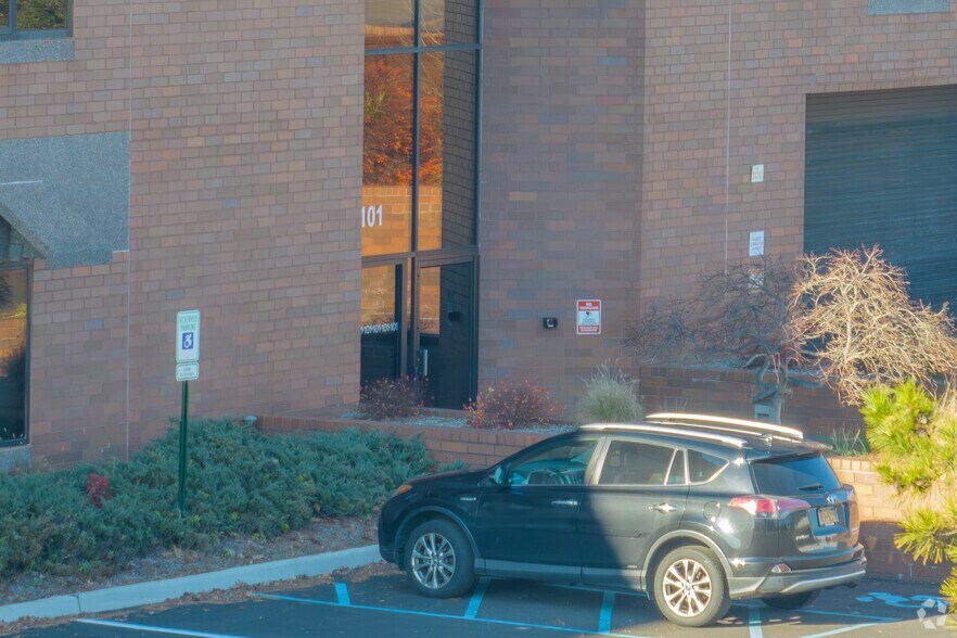 More Photos Of 101 Channel Dr, Port Washington Office For Lease