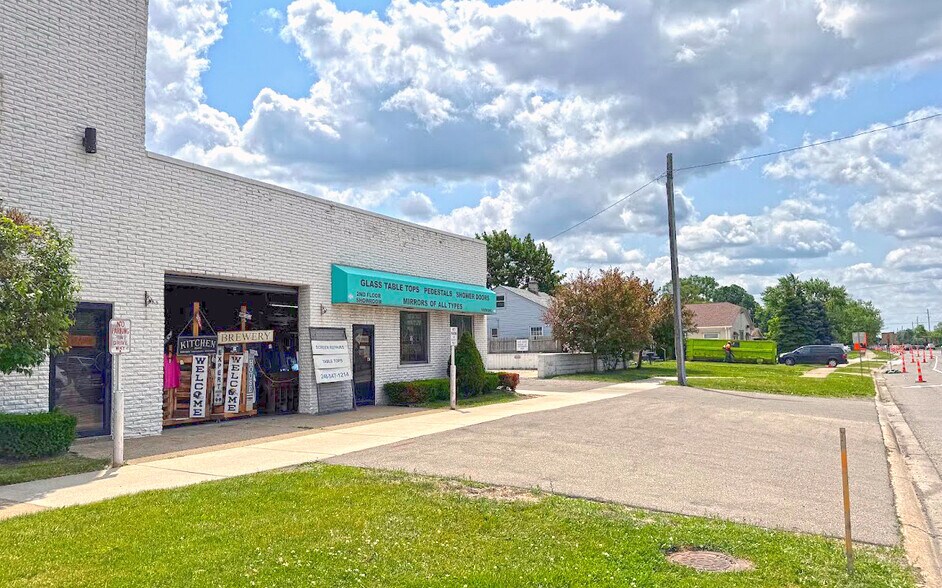 More Photos Of 4195 12 Mile Rd, Berkley Storefront Retail Office For Sale