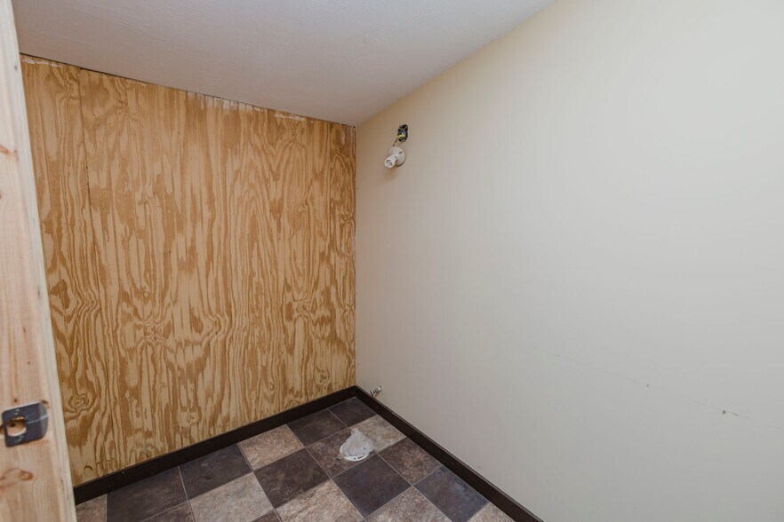 More Photos Of 1610 W 6th Ave, El Dorado General Retail For Sale