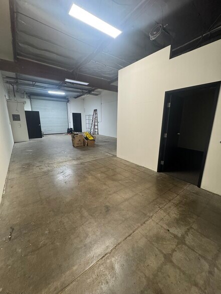 More Photos Of 2633 E 28th St, Signal Hill Research And Development For Lease