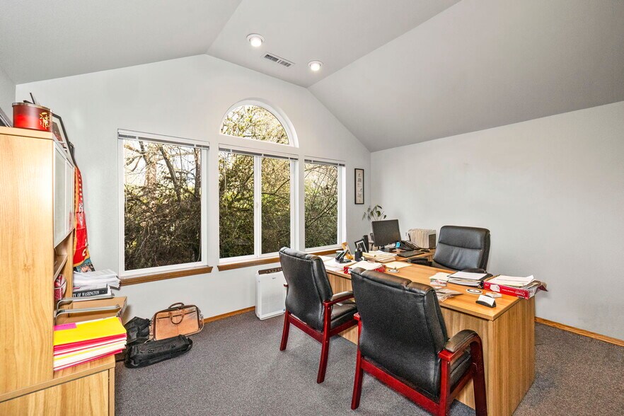 More Photos Of 104 Tremont Ave, Port Orchard Medical For Sale