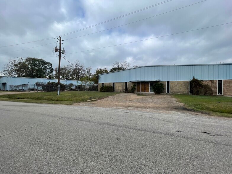 More Photos Of 903 Brenda St, Houston Warehouse For Sale