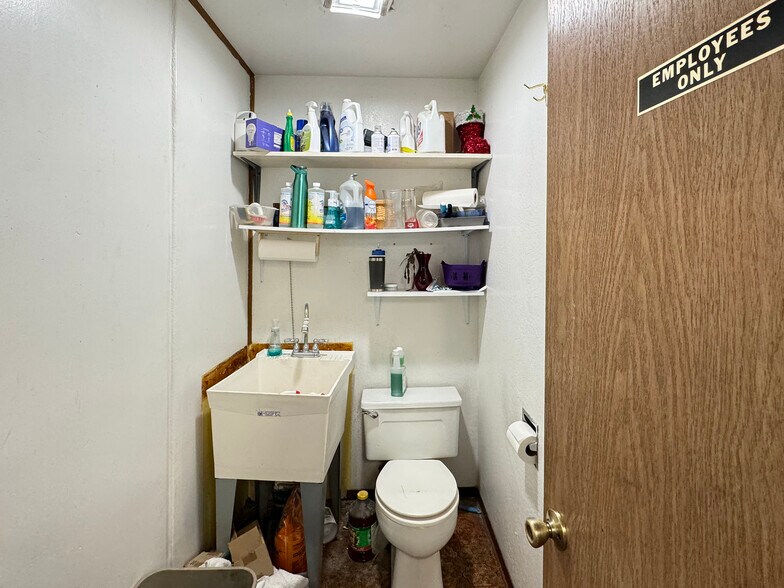 More Photos Of 275 S 7th Ave, Sequim Auto Repair For Sale