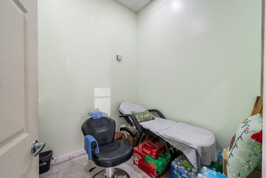 More Photos Of 3835-3841 SW Archer Rd, Gainesville Fast Food For Sale