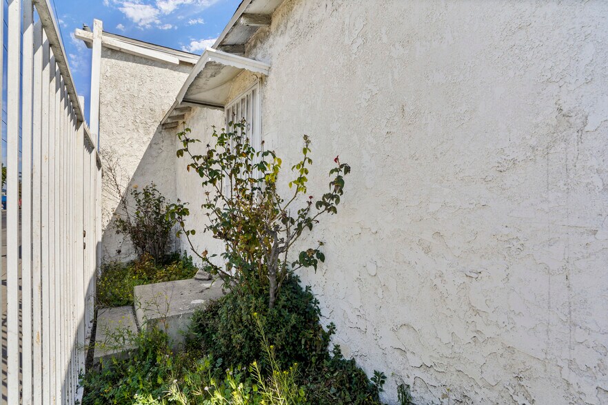 More Photos Of 1108 E 84th Pl, Los Angeles Religious Facility For Sale