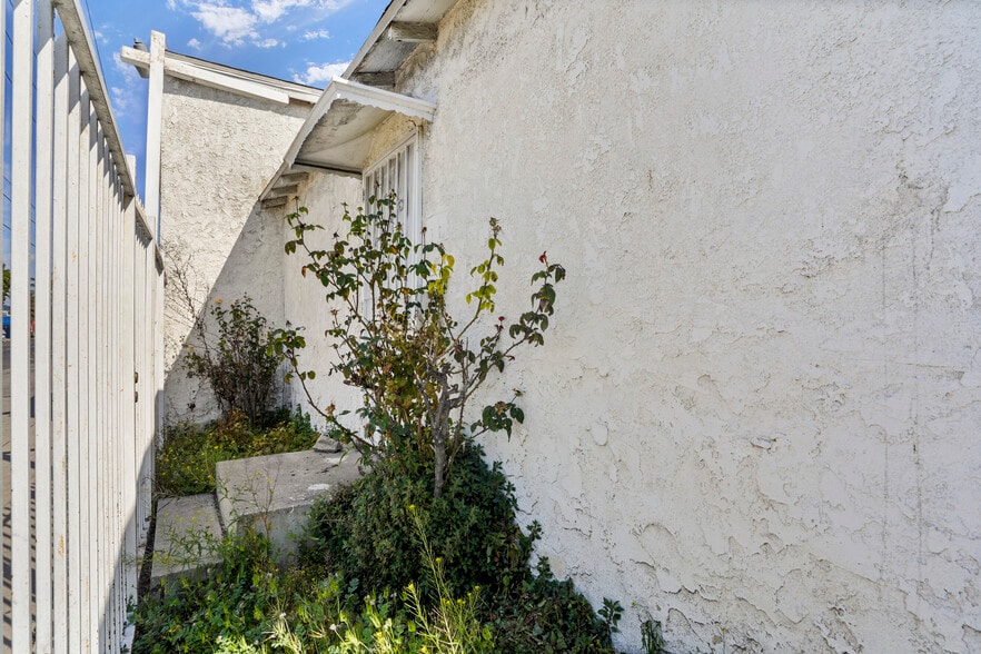 More Photos Of 1108 E 84th Pl, Los Angeles Religious Facility For Sale