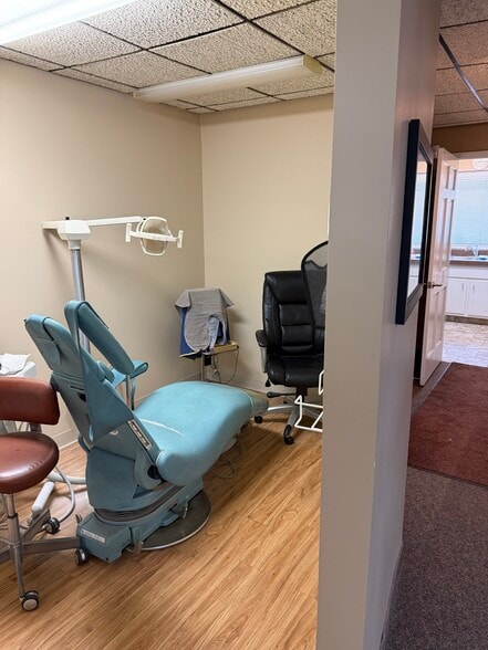 More Photos Of 5516 Torrey Rd, Flint Medical For Sale