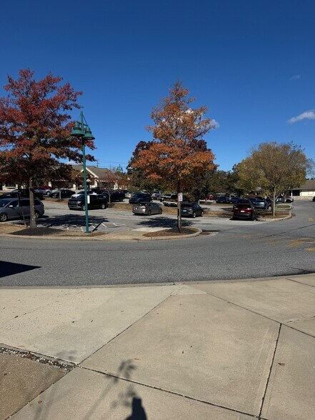 More Photos Of 401 Louviers Dr, Newark Unknown For Lease